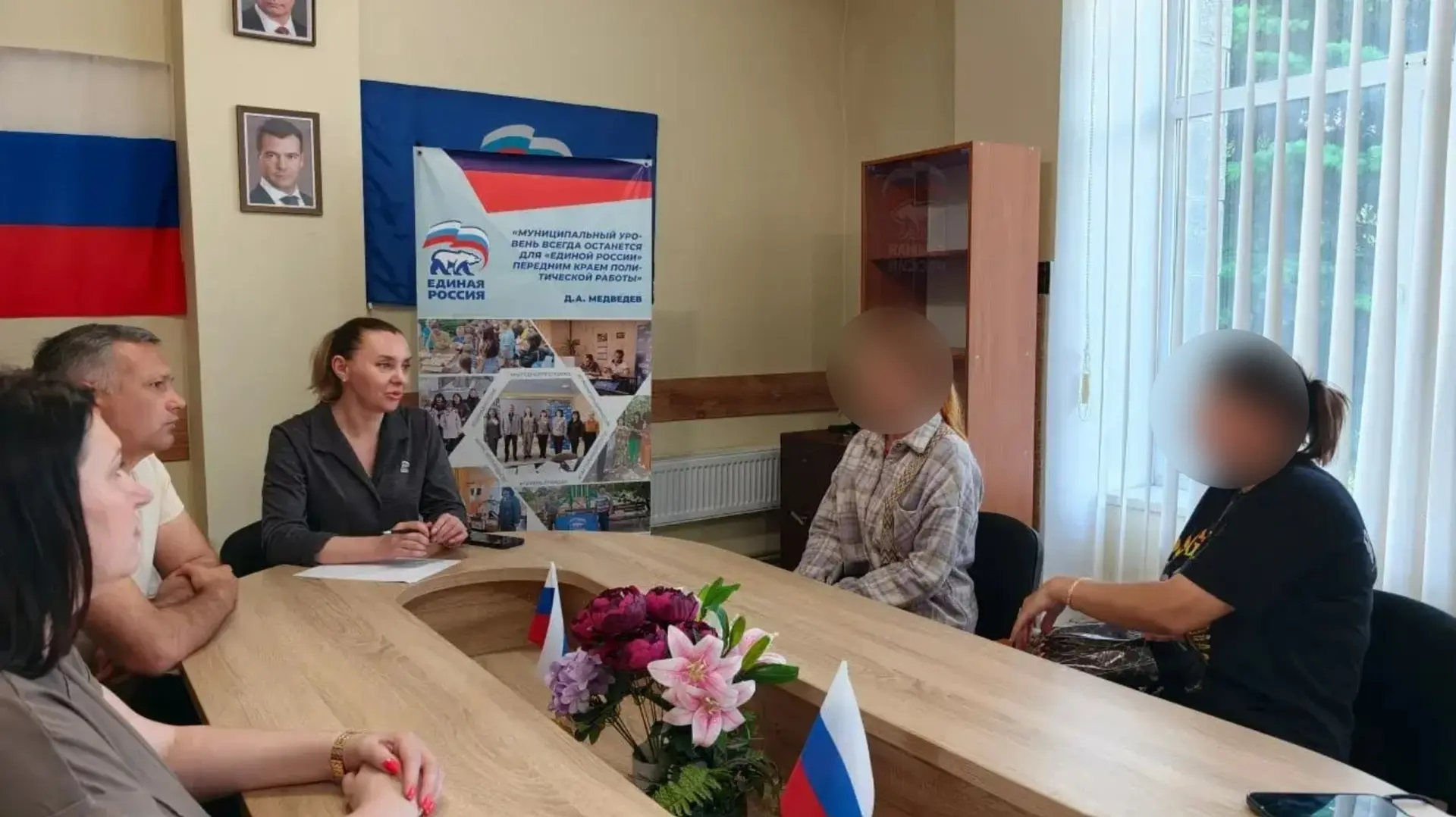 ✅  На приеме граждан в Новотроицком отделении Единой России помогли вдове участника спе...