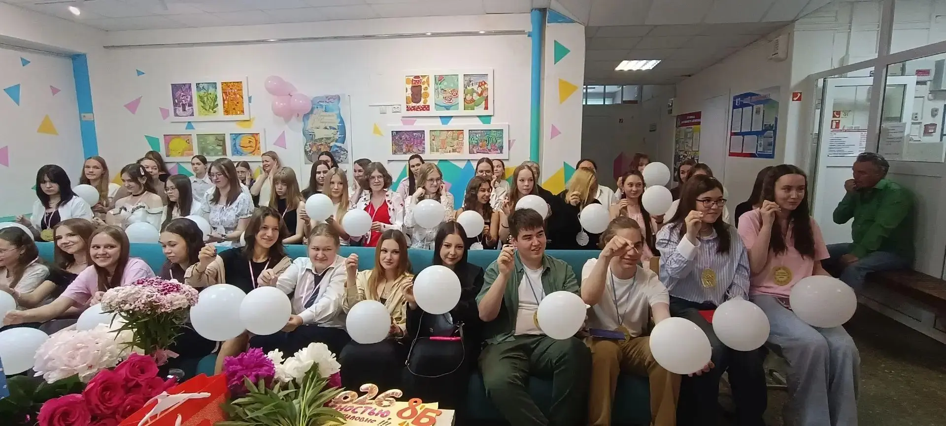 19 июня в художественной студии прошёл торжественный вечер, посвящённый выпуску 36 её учеников. Педа
