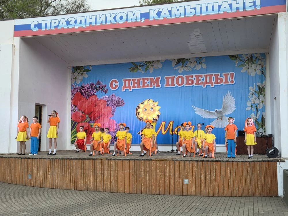 Сегодня в городском парке "Комсовольцев-добровольцев"состоялся праздничный концерт, посвящённый Дню 