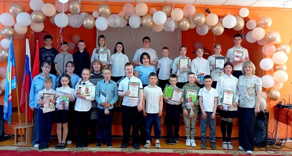 Торжественная линейка в честь окончания 2025/2026 учебного года! 
01.06.2026г. в нашей школе прошла 