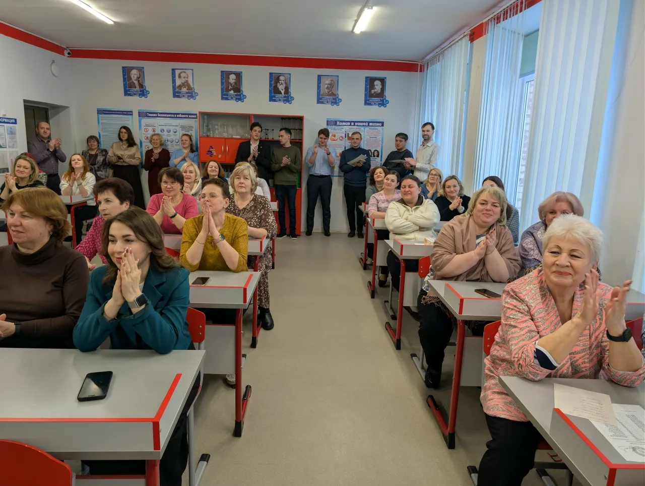 На традиционной пятничной планерке педагогов первой боровской было необычно шумно и весело. А почему