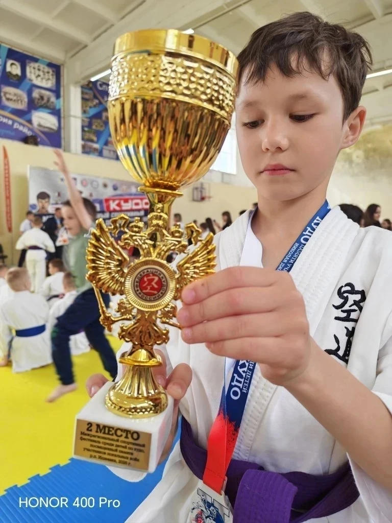НАШИ СПОРТСМЕНЫ!

От всей души поздравляем ученика 2 Г класса Макарова Никиту за 2 место на межрегио