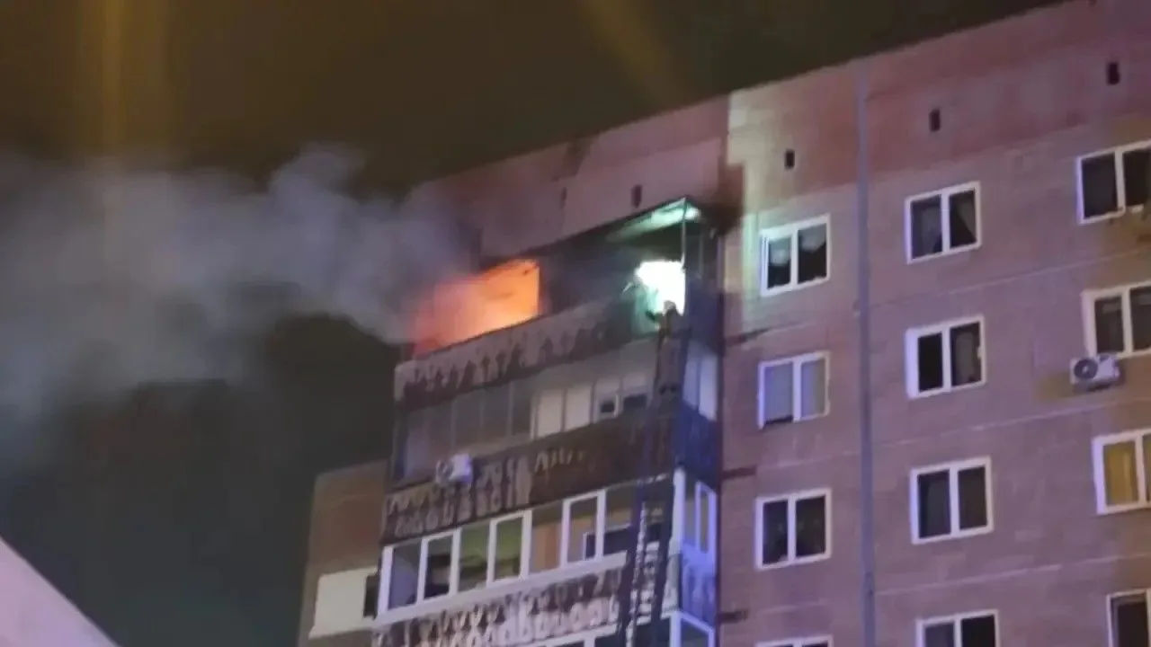 Жуткое зрелище. Вечером 6 сентября на Репина, 88 сгорела квартира.