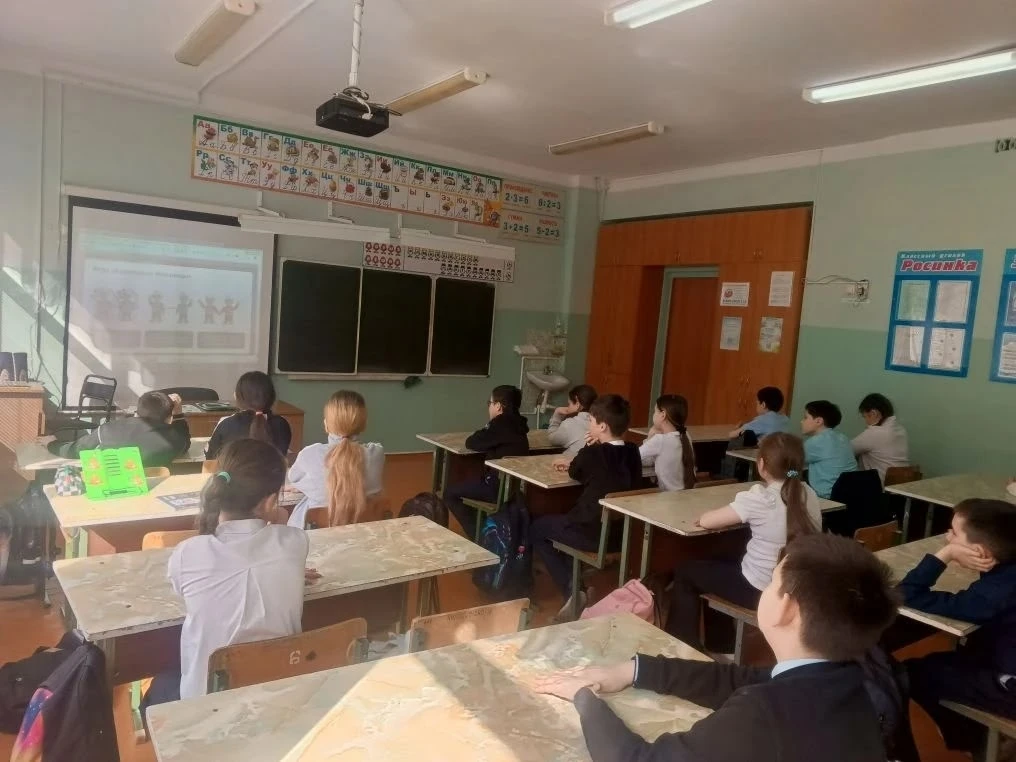 💻✨ «Урок цифры» в параллели 4-х классов! ✨💻  Ребята из 4-х классов нашей гимназии стали участниками 
