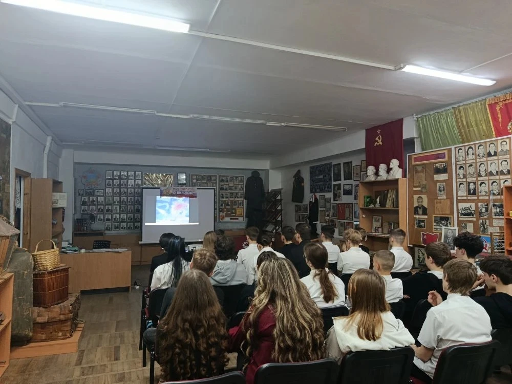 Сегодня в школьном музее прошел урок мужества, приуроченный к 37-й годовщине вывода советских войск 