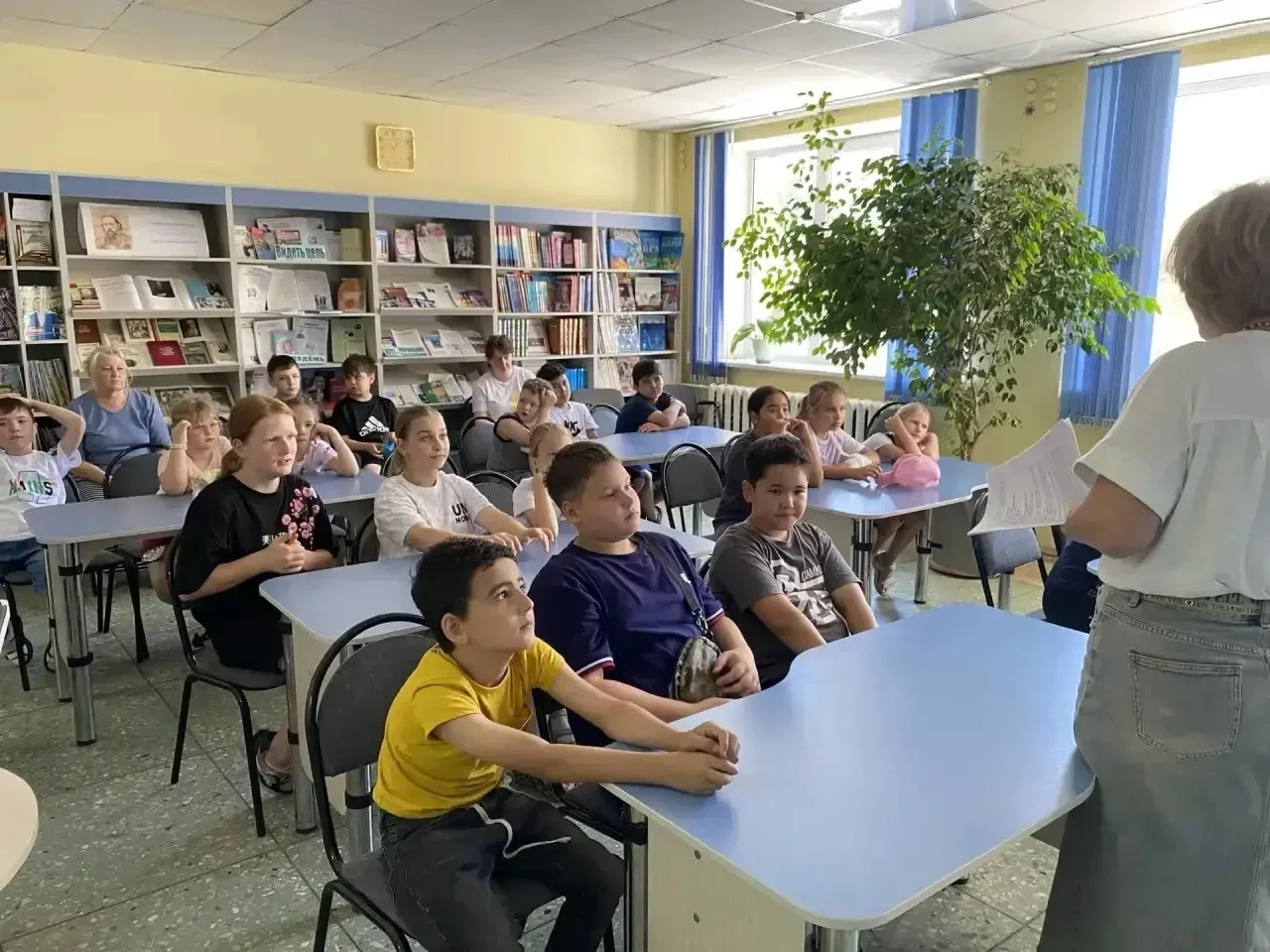 КОНОПУШКИ В БИБЛИОТЕКЕ
Сегодня наши «Конопушки» совершили увлекательное путешествие в волшебный мир 