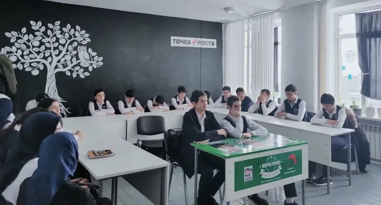Учащиеся Курушской школы №2 им. Я. С. Аскандарова приняли участие в Дне единого текста  Что такое Де