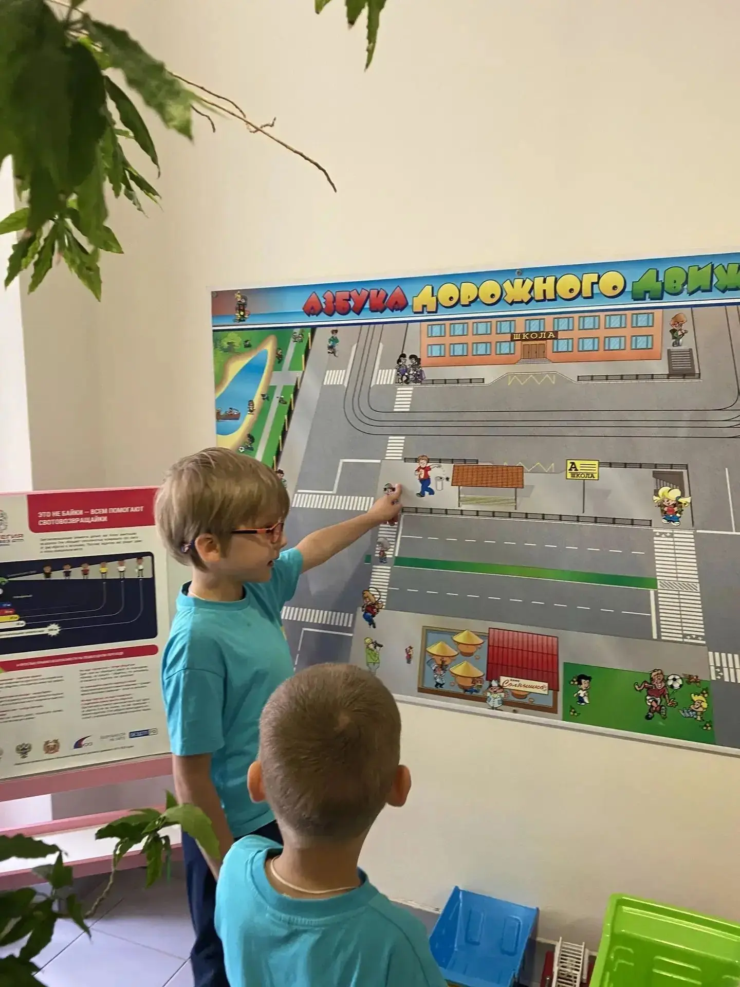 Лето-время отдыха и весёлых игр, беззаботных прогулок и встреч с друзьями. Но именно летом надо вним