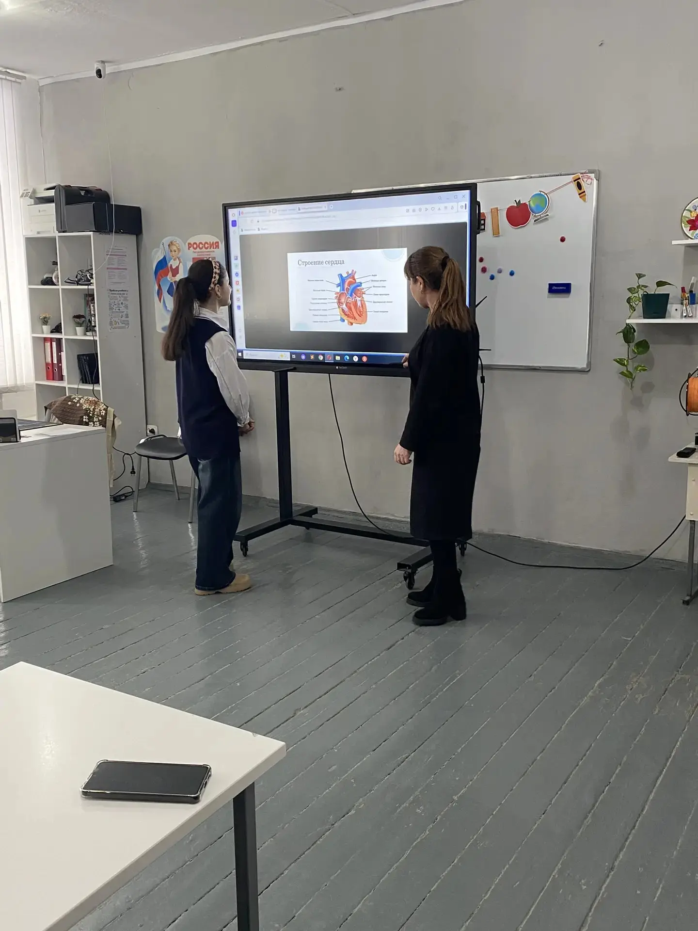 🔬 В центре «Точка роста» прошёл увлекательный урок биологии на тему «Органы кровообращения»!    Учен