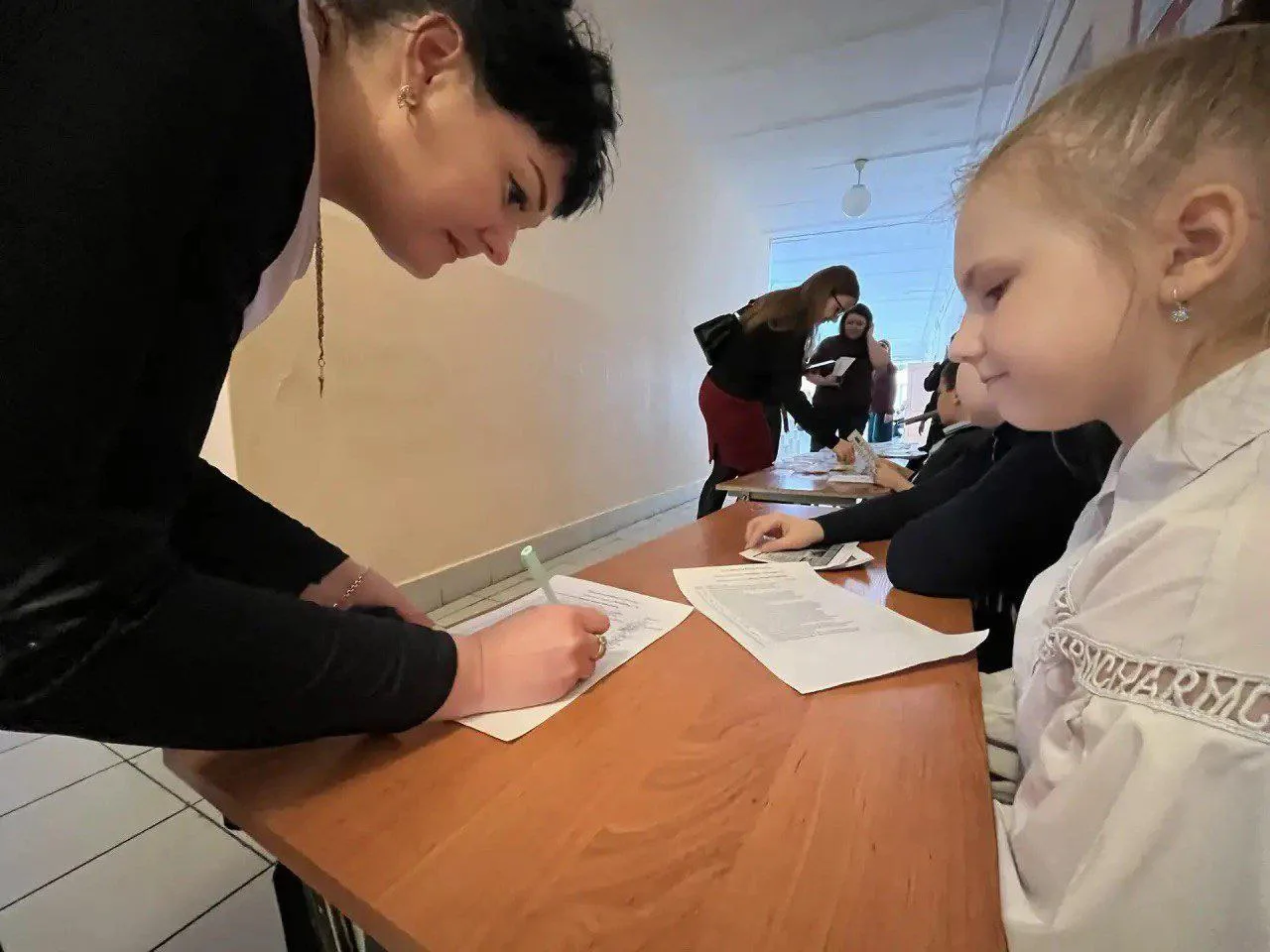 «Моя мама лучше всех»: как в 4В классе прошло собрание со слезами радости  11 марта в 4В классе (отр