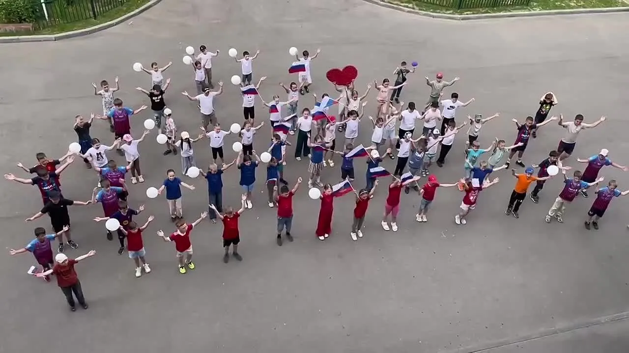 🇷🇺 День России в нашем пришкольном лагере!

Сегодня у нас было максимально драйвово! Праздник отме