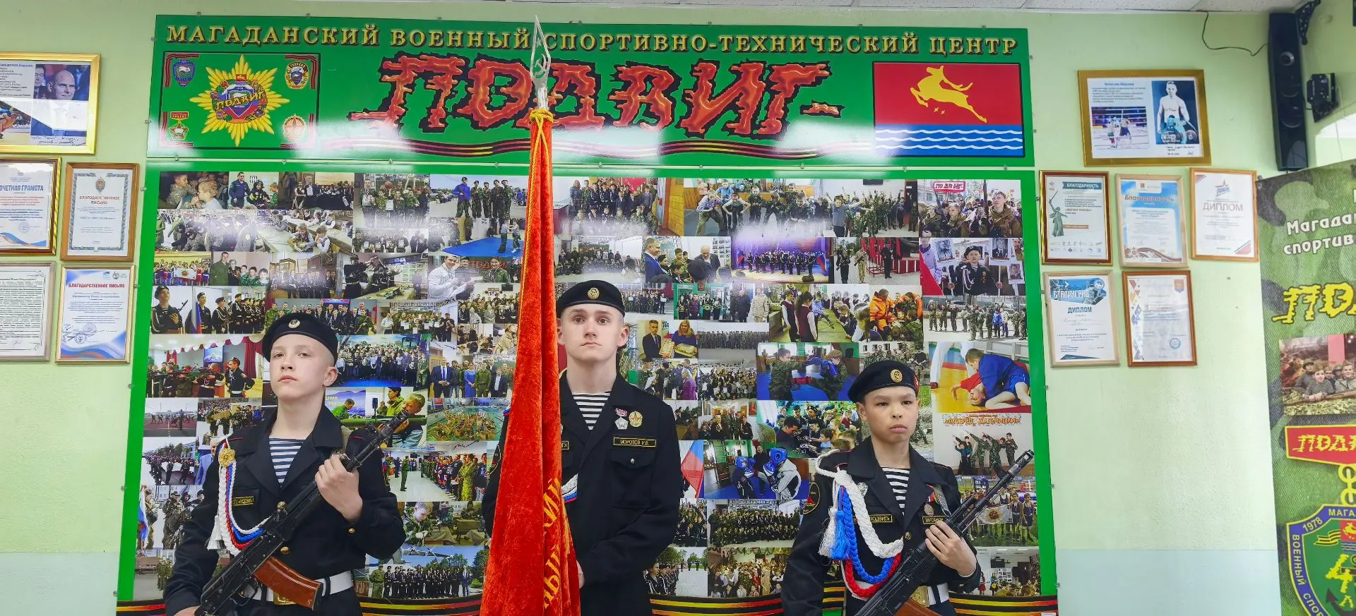 «ЗНАМЯ, НАГРАДЫ, БУДУЩЕЕ: ИТОГИ УЧЕБНОГО ГОДА В ЦЕНТРЕ «ПОДВИГ» (6+)