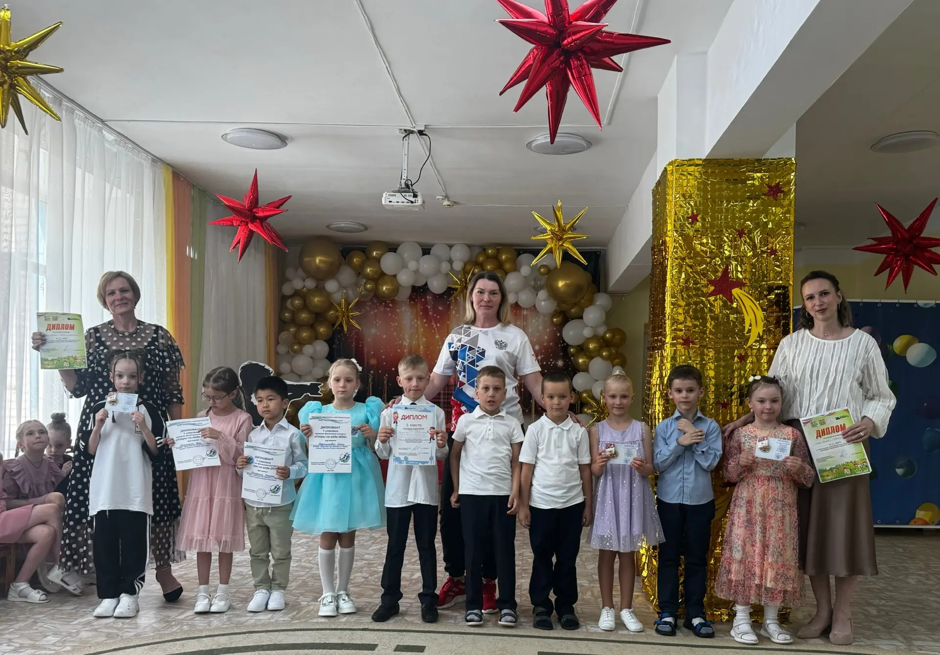 🏆 Наши спортивные звёзды: новые победы подготовишек!  Сегодня в корпусе №4 прошла торжественная цере