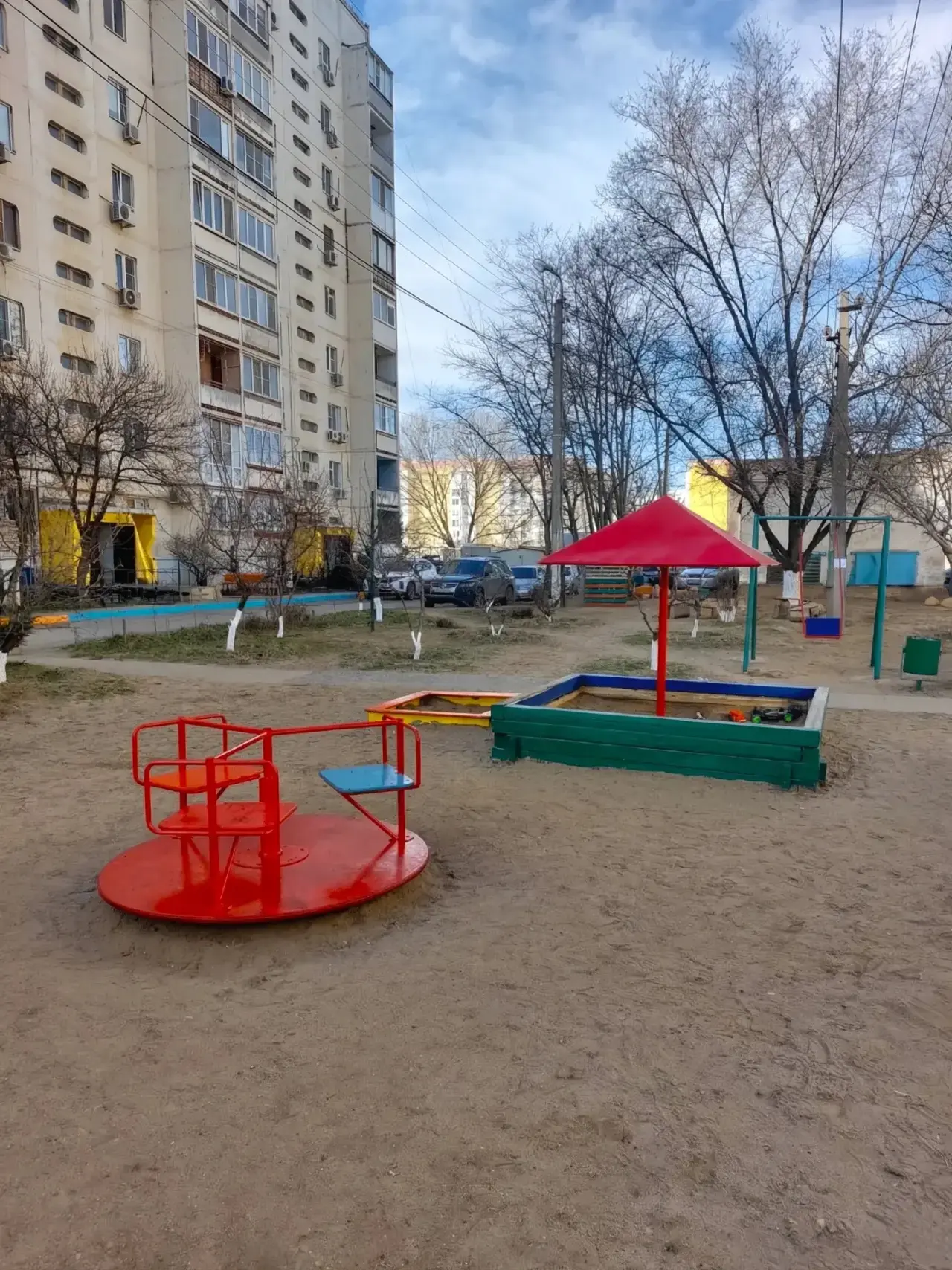 К новости «🎨 Двор на Медиков, д. 5 заиграл новыми красками!»