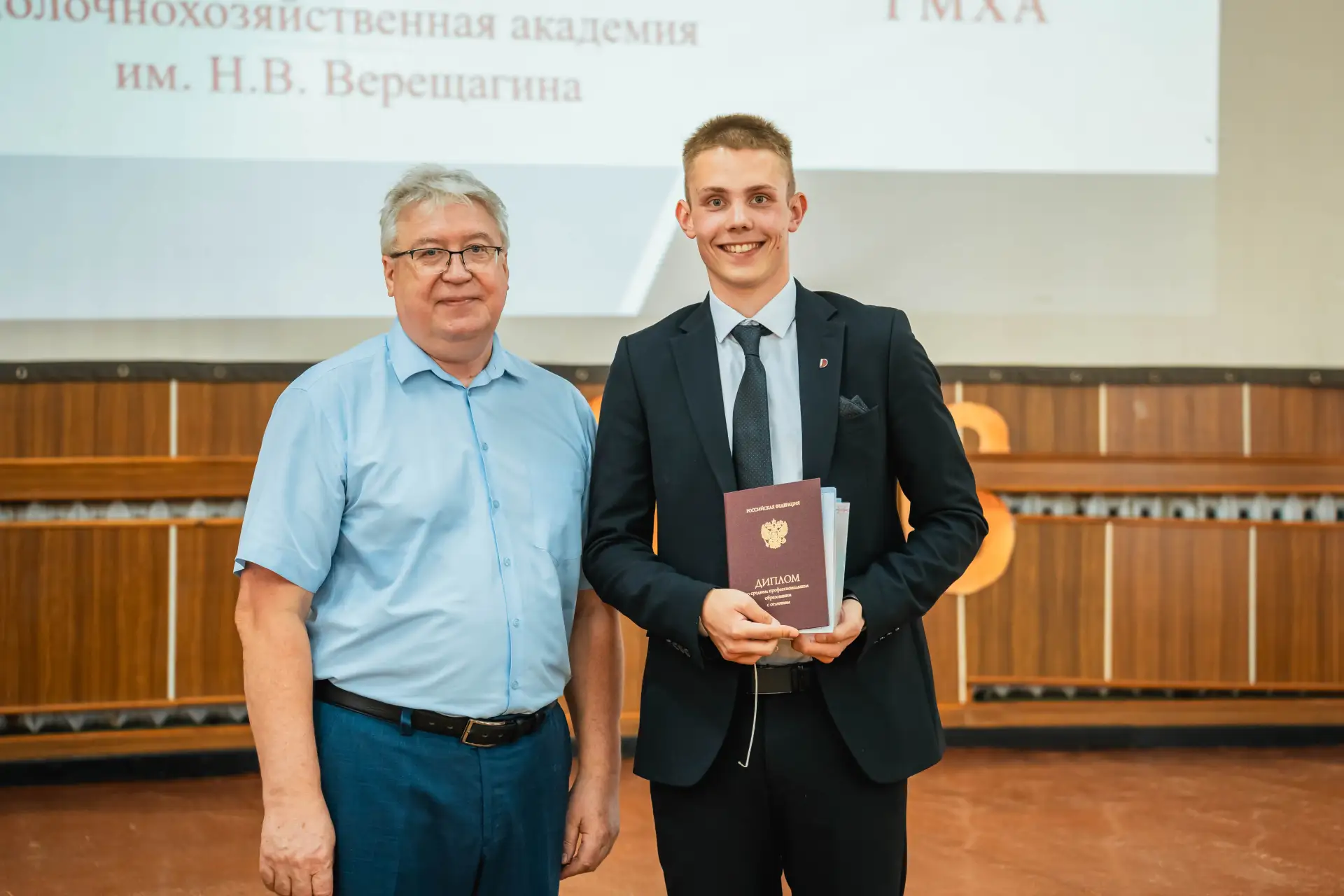 📘 Сегодня дипломы получили первые в этом году выпускники — студенты технологического колледжа Волог