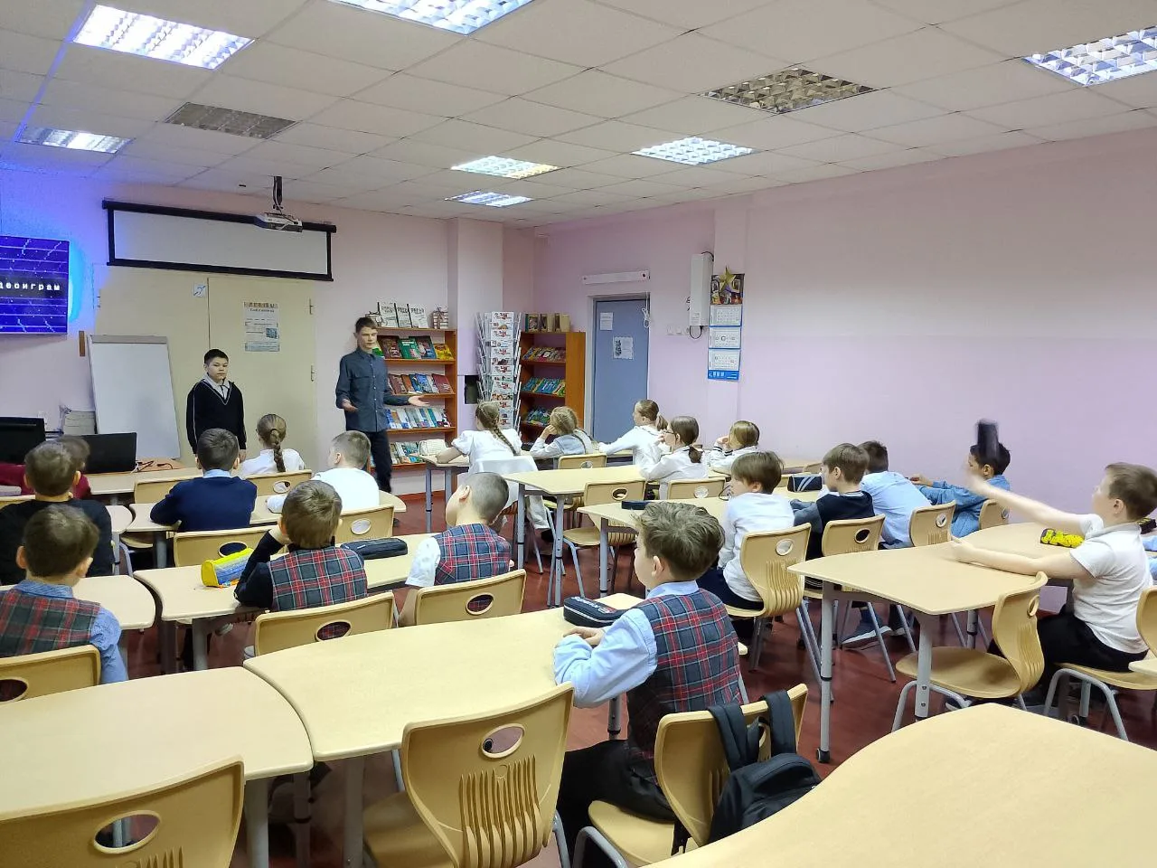 Четвероклассники создали своих героев под руководством юных экскурсоводов. «Мир открытий» продолжает