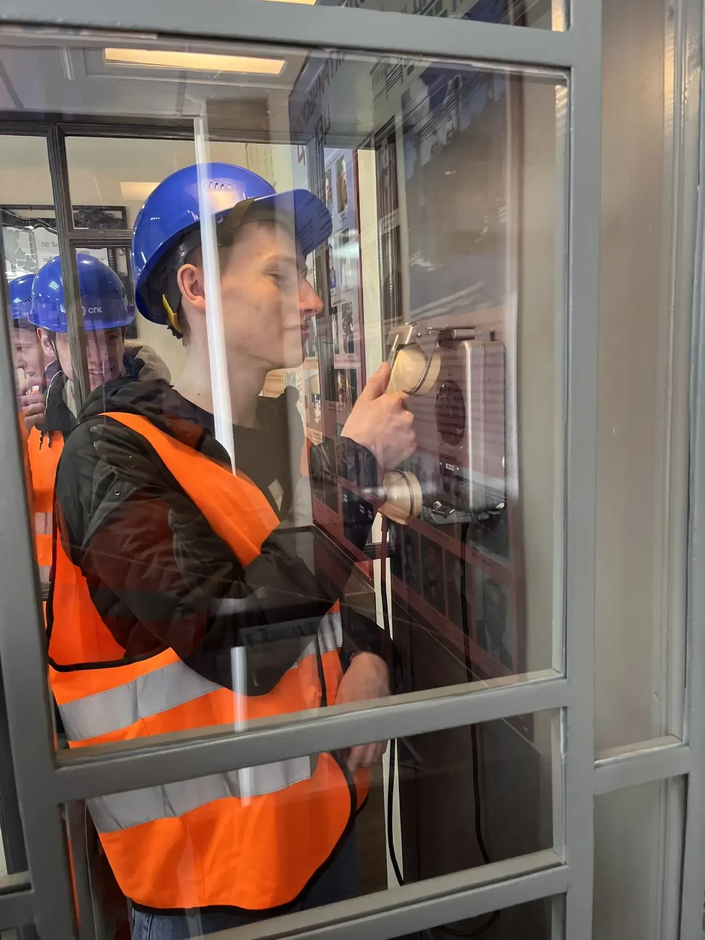 Специалисты предприятия "Бийскэнерго" провели профориентационную встречу для учеников нашей школы, г