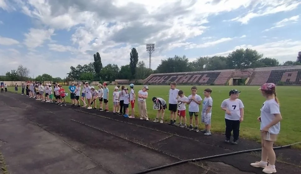 Воспитанники отделения лёгкой и тяжелой атлетики "Алчевской спортивной школы√2 им. А. Е...