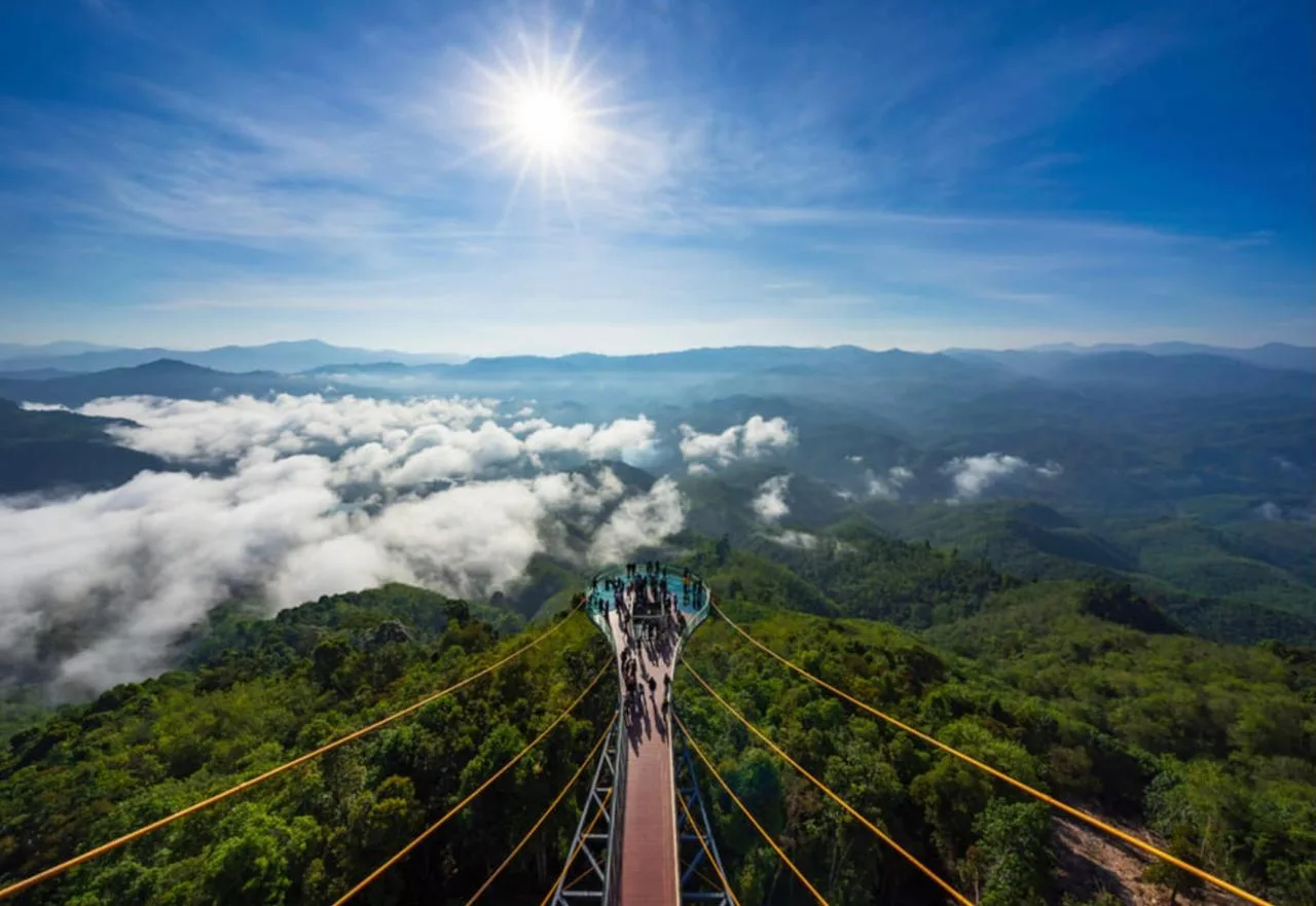 Skywalk Aiyerweng в Бетонге, Таиланд 🇹🇭  🔹 Skywalk Aiyerweng - смотровая площадка в провинции Яла на
