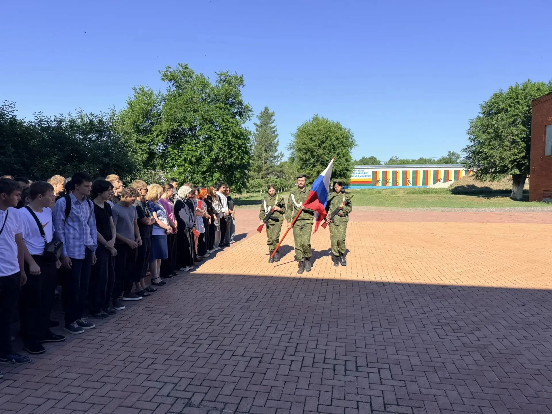 Торжественная линейка, посвященная 317-ой годовщине со Дня победы русской армии под ком...