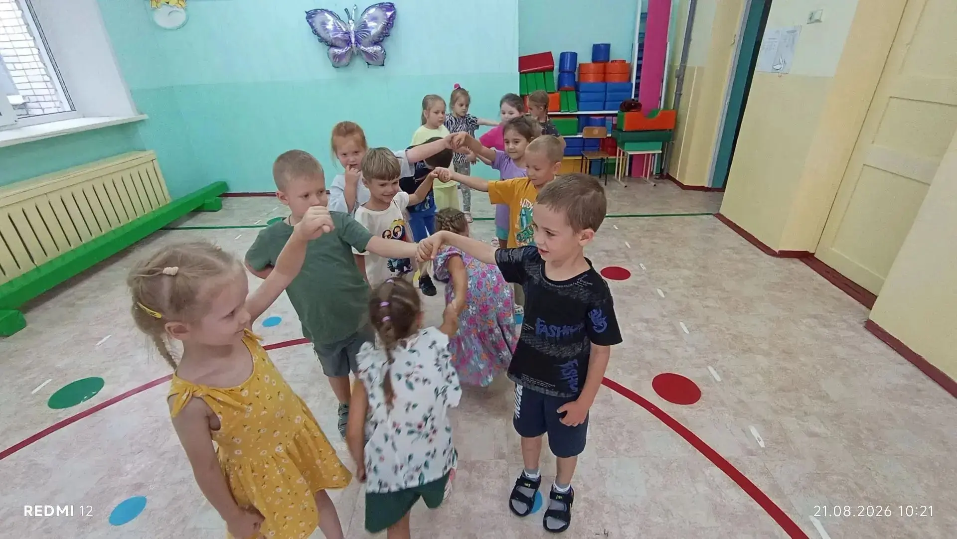 Когда погода за окном не радует, и прогулка под открытым небом отменяется, не стоит уны...