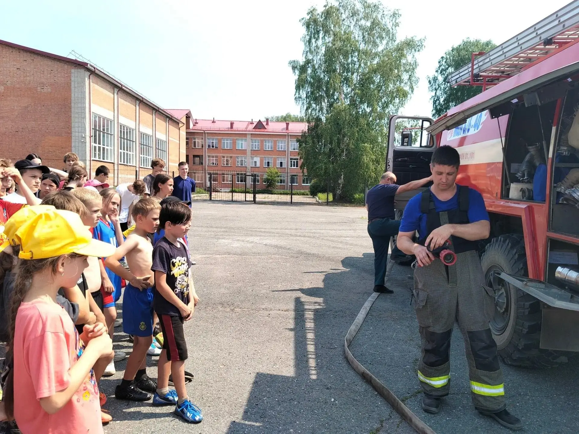 🔥 Огонь, вода и медные трубы... точнее, пожарные рукава и гидравлические ножницы! Сегодня, на 9-й д