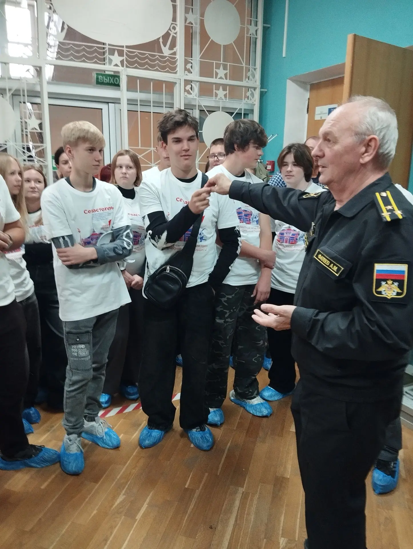 Стала доброй традицией встреча с руководителем музея истории Черноморского флота Анатол...