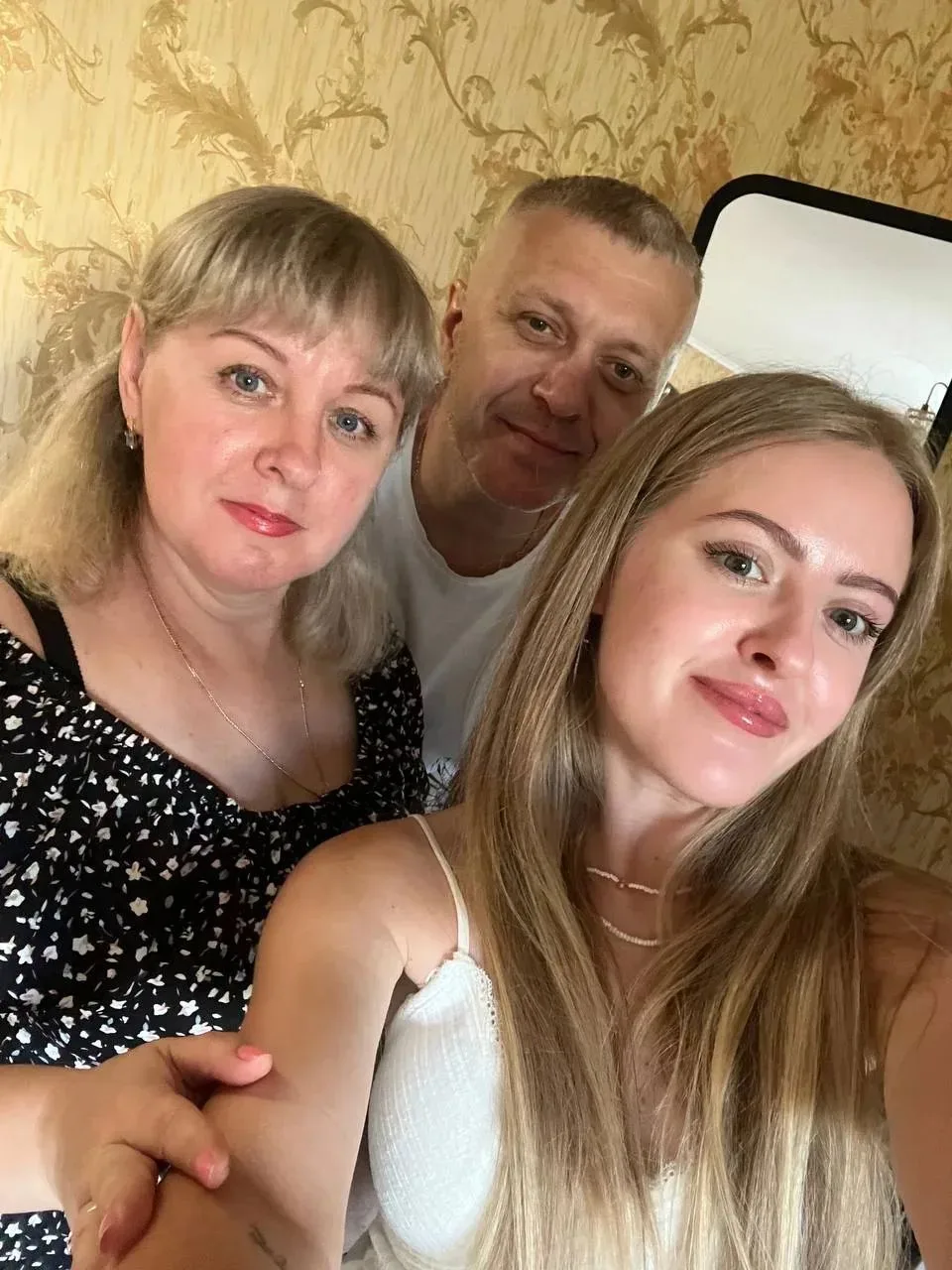 Семья Заводеевых. 😍 24 года вместе Евгений и Марина. Дочь Ева - студентка.