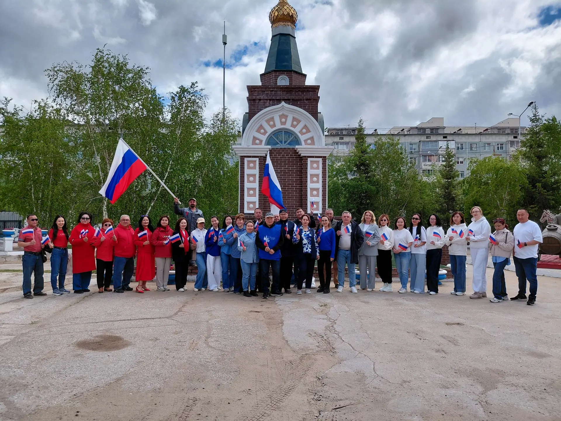 Водоканальцы организовали флешмоб ко Дню России