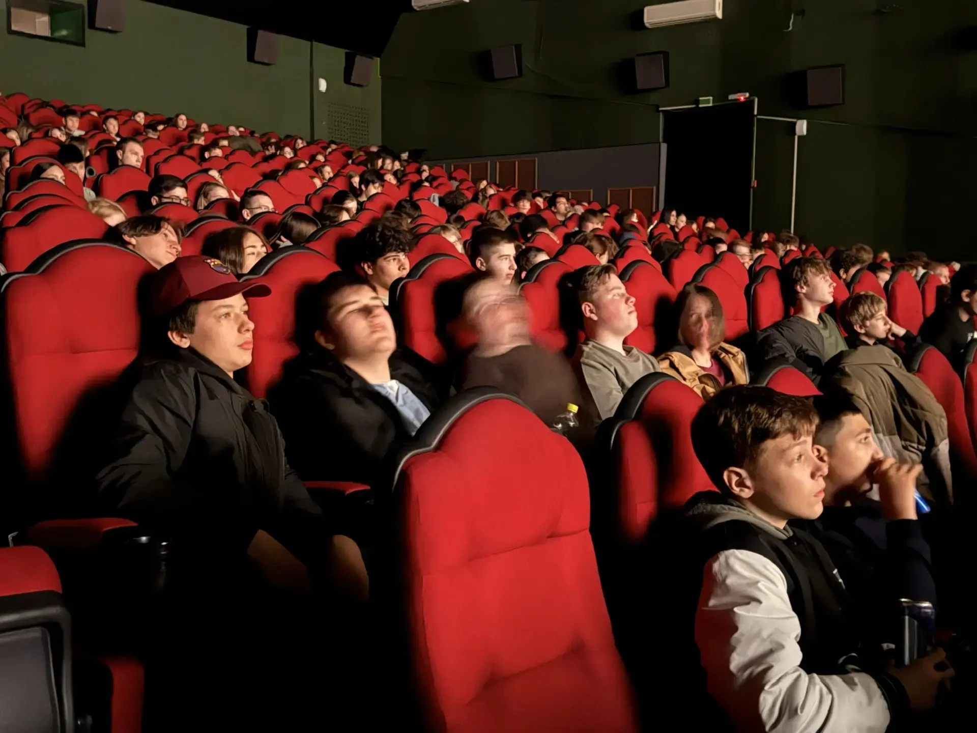 🚀 СТАРТ В ИСТОРИЮ: НАШИ УЧЕНИКИ ПОСМОТРЕЛИ ФИЛЬМ «ГАГАРИН. ОБНИМАЯ МИР»!  С 6 по 12 апреля в России 