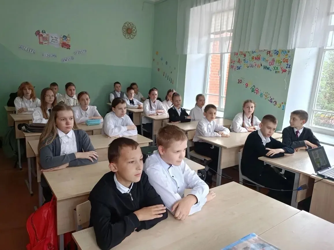 Летние каникулы приближаются! Ребята 5-б  ДЮП  повторили правила пожарной безопасности ...