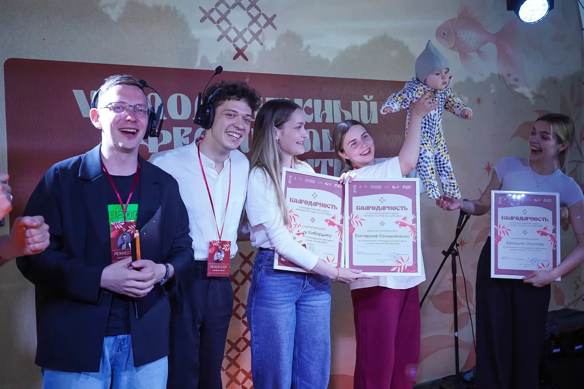 Если вы были на фестивале уличных театров «На Карповке», есть шанс, что наш медиацентр успел поймать