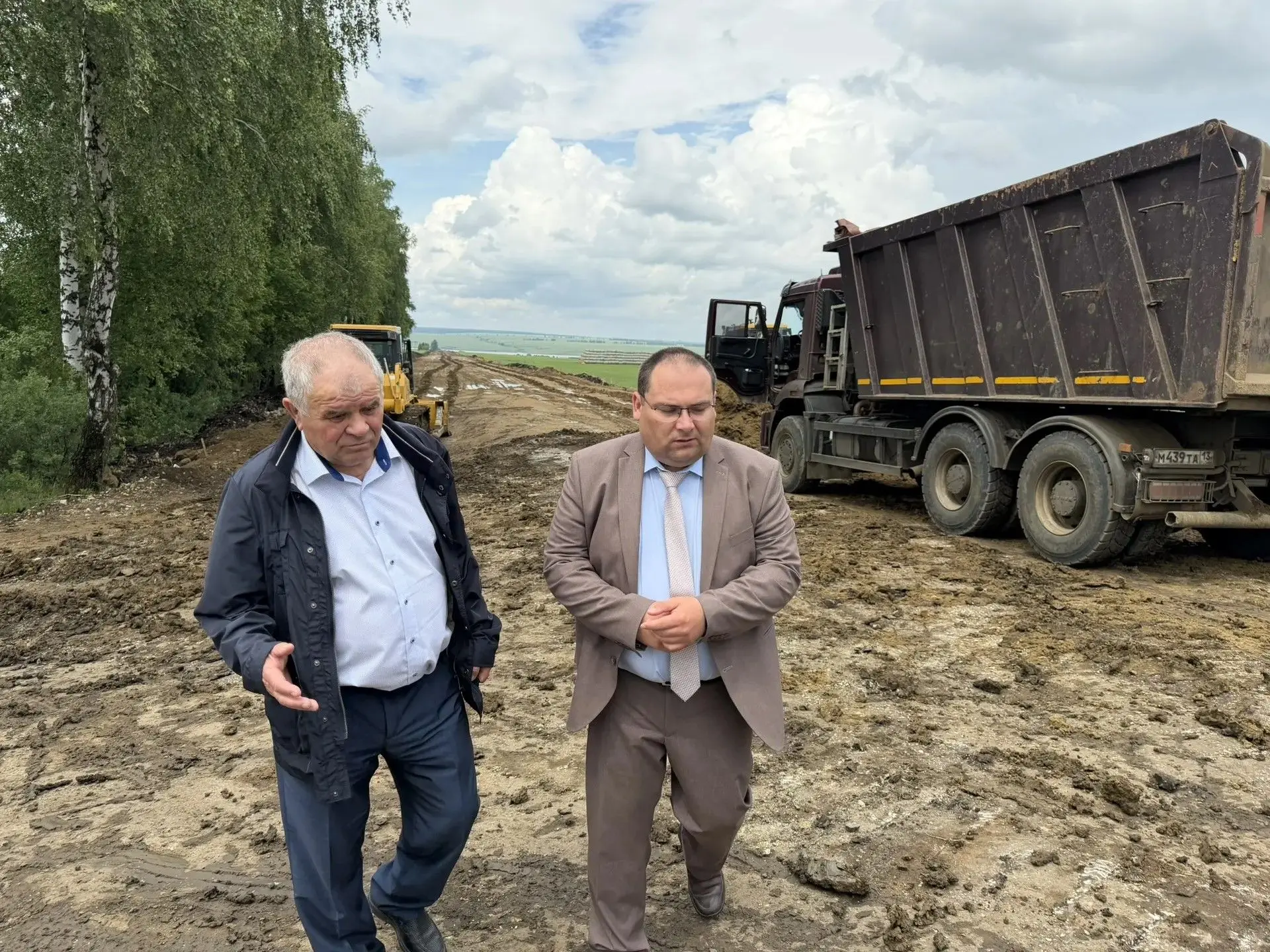 🚧 В Кочкуровском районе строится дорога к мелиоративному комплексу и зерноскладу

Министр ознакомил