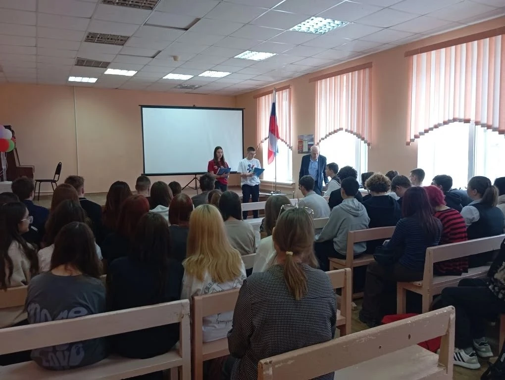 ДНИ КОЛЛЕДЖА В ШКОЛАХ  Медиацентр "Студент говорит" и амбассадоры Профессионалитета сообщают!  26 ма