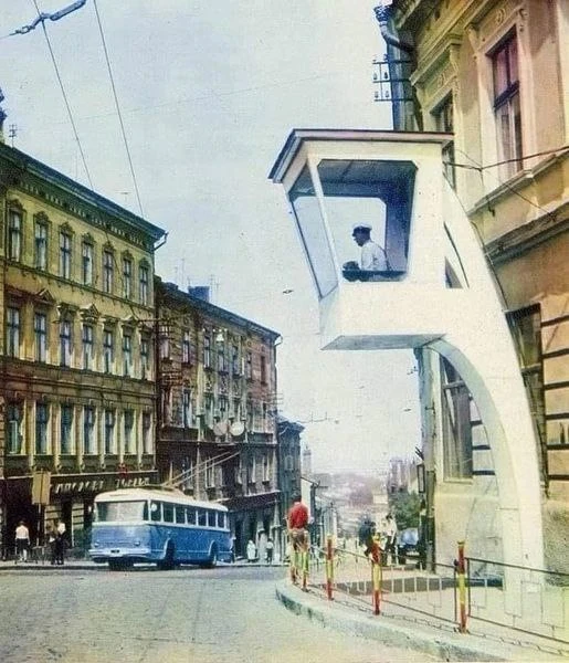 Кабина управления светофорами. Черновцы, Украинская ССР, 1970-е годы