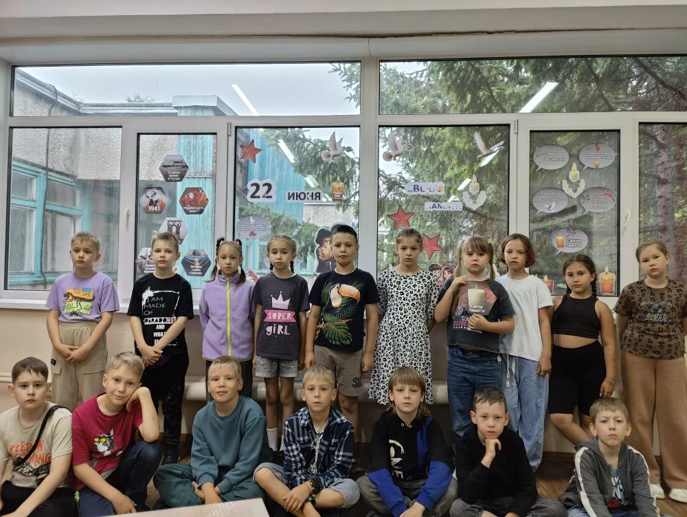 Тишина в отряде «Дартс» сегодня особенная...

Обычно здесь слышен смех, топот и звуки игры. Но сегод