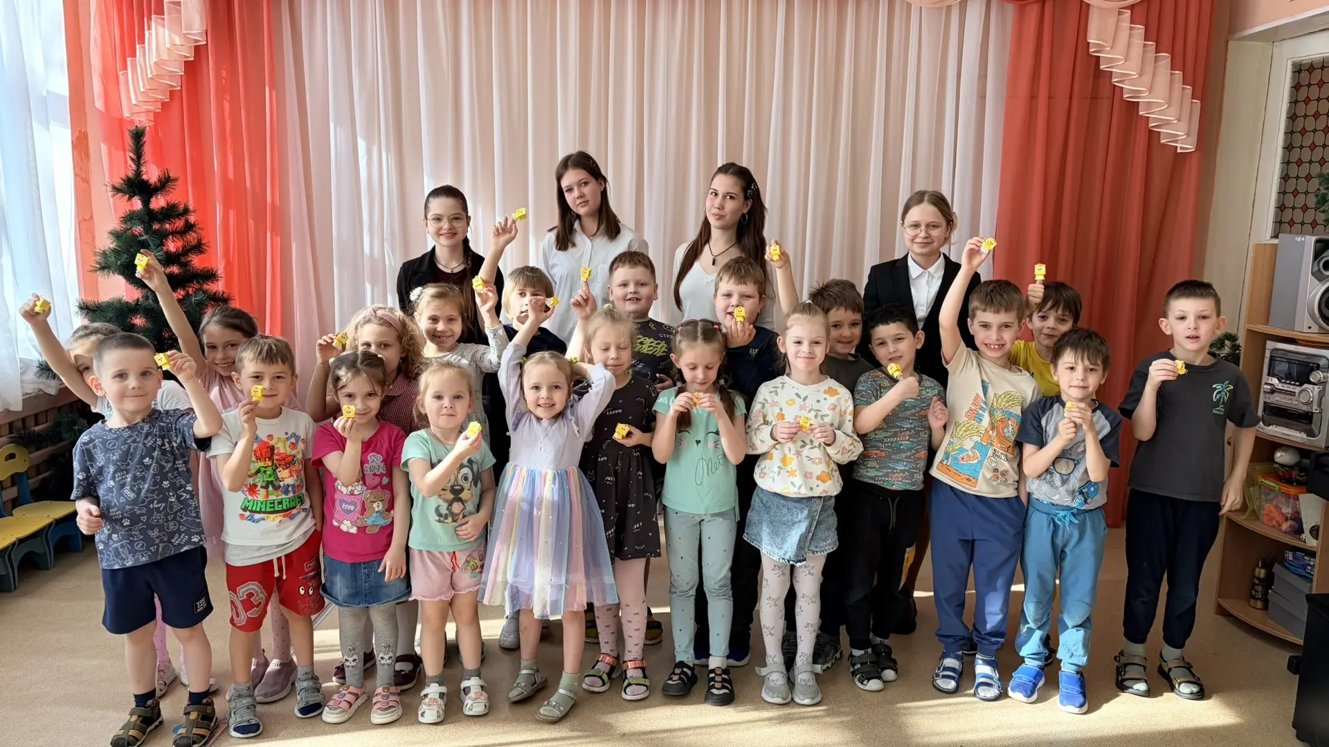 🎭 Театр начинается с детства!  Сегодня, 27 марта, во Всемирный день театра, ученики 6 и 8 классов шк
