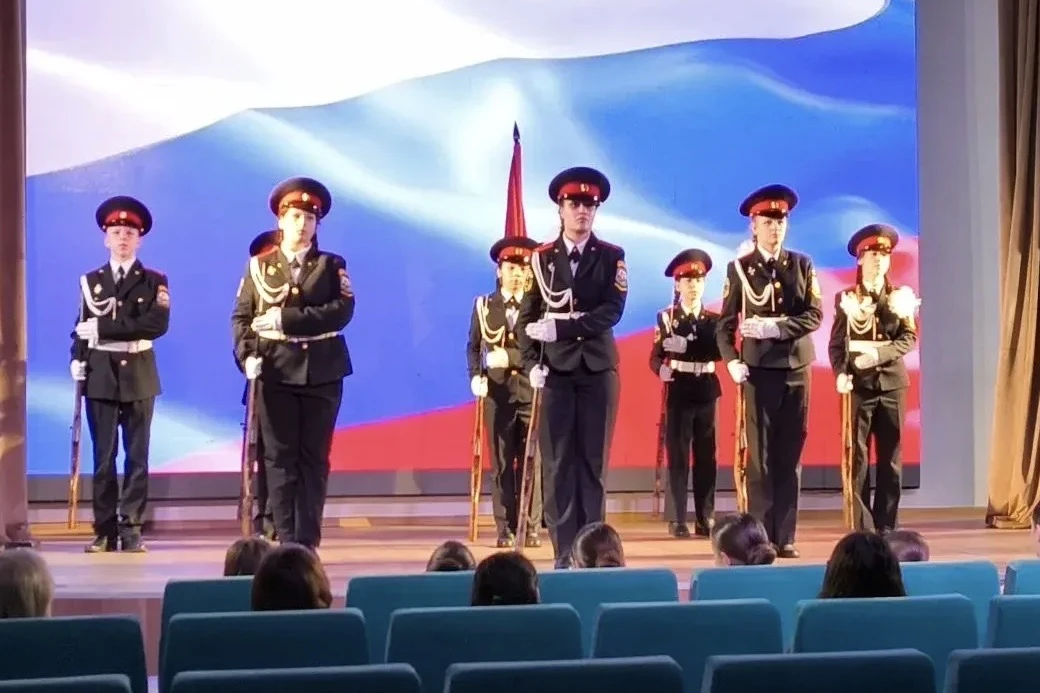 🇷🇺 Сцена, наполненная добром  Наши кадеты приняли участие в благотворительном концерте. Для них это 