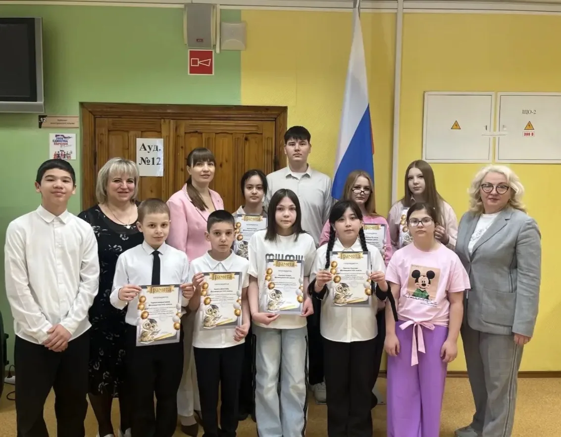 🇷🇺✨ Традиционная линейка и награждение ✨🇷🇺    Сегодня в нашей школе состоялась традиционная линейка 