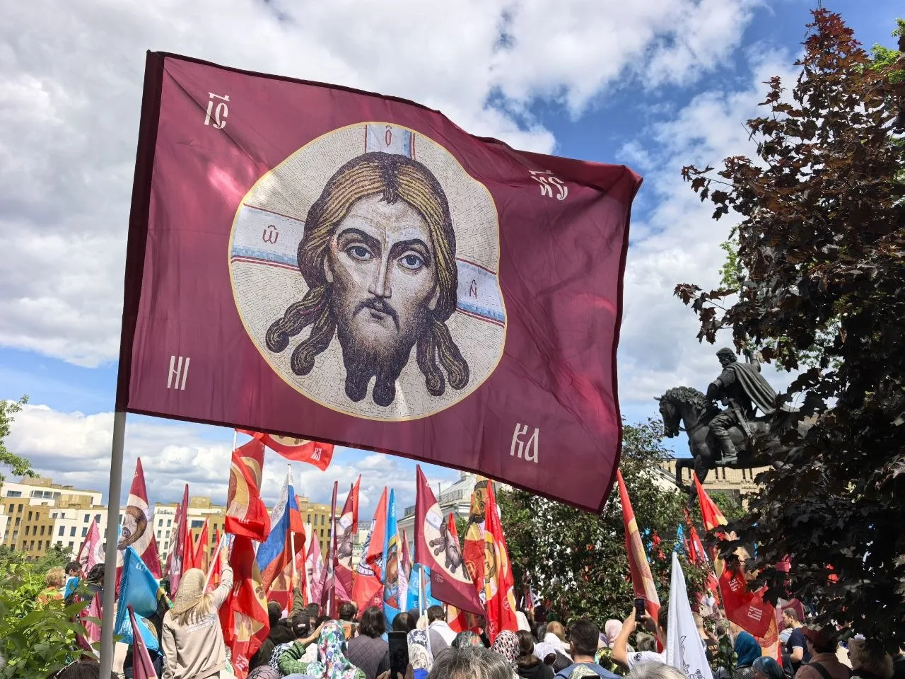 В Москве прошел крестный ход в честь святого князя Дмитрия Донского 🇷🇺