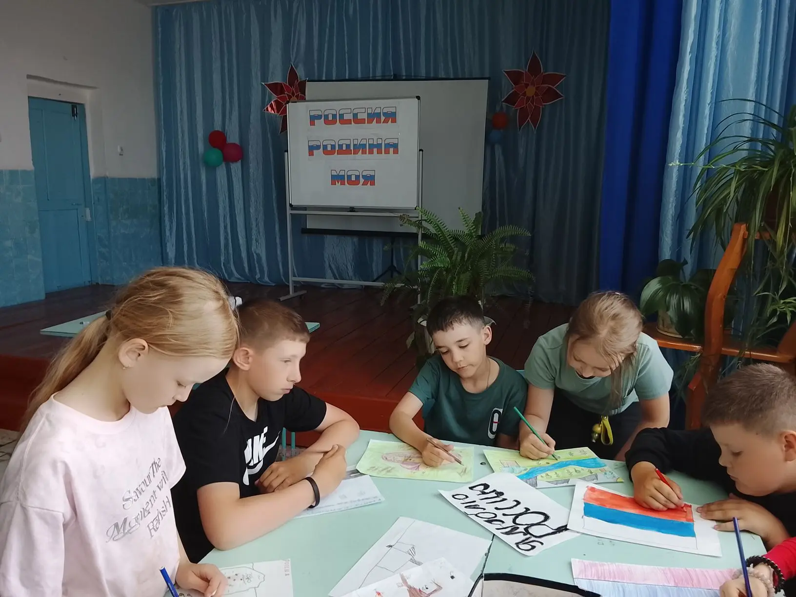 Умники и умницы" под таким девизом прошёл четвертый день в лагере "Россияне". Ребята приняли участие