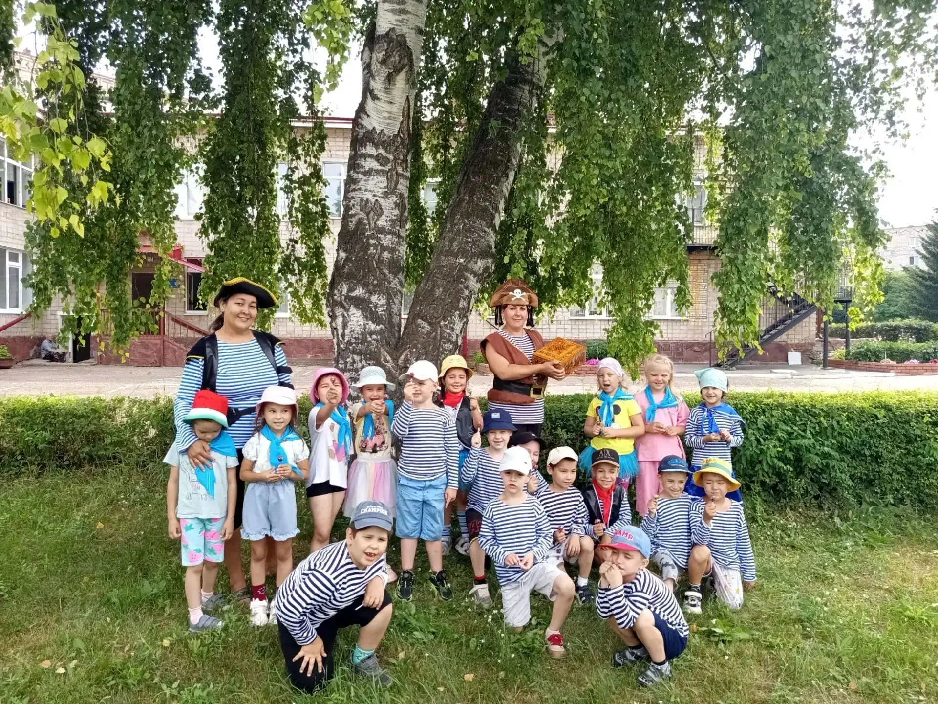 В подготовительных группах "Ежевика" и "Земляника" прошла квест-игра "В поисках пиратск...