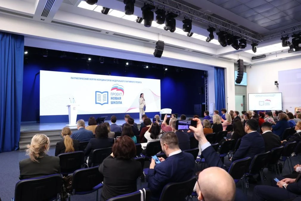 От строительства и ремонта школ до патриотического воспитания: на форуме партпроекта «Е...