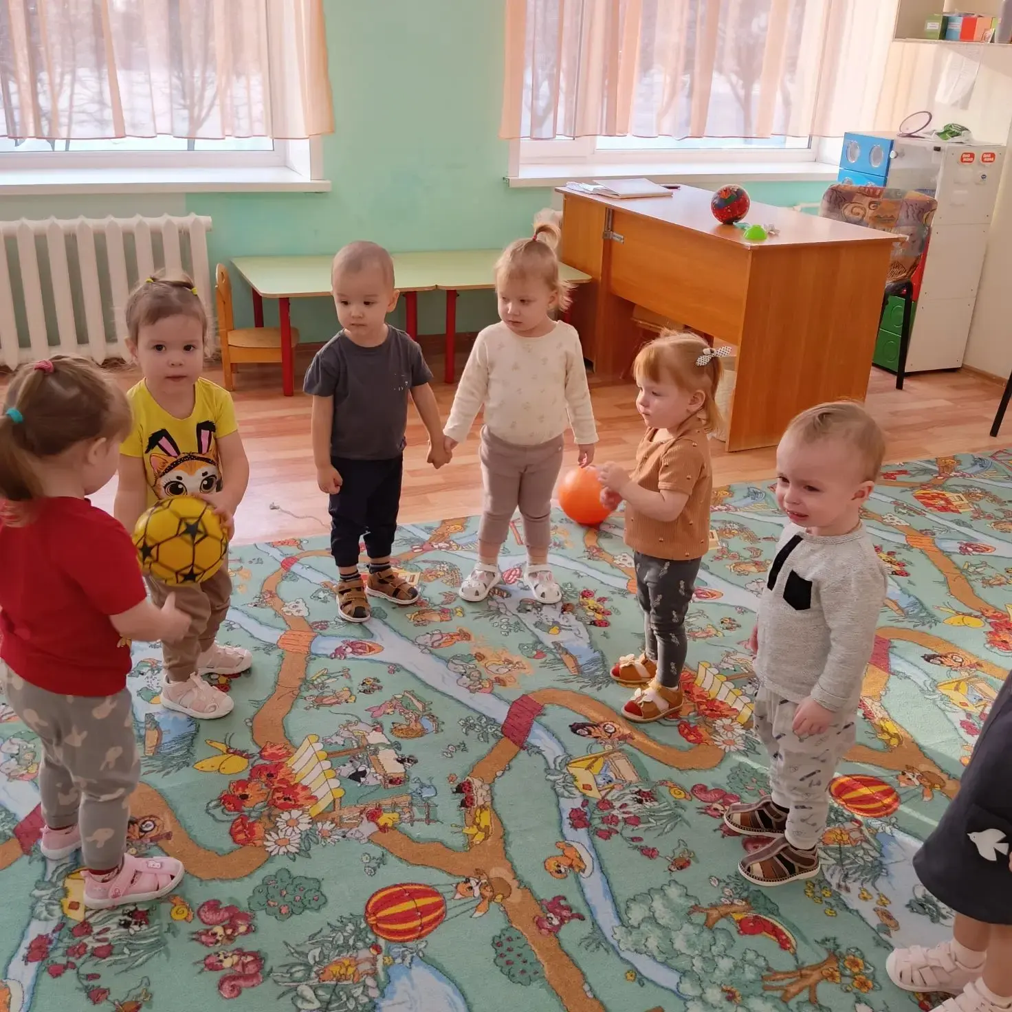Игры с мячом в группе раннего возраста "Колокольчики" играют важную роль в физическом и...