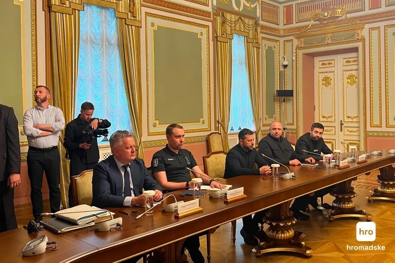 🇺🇸👔🇪🇺 Первый раунд завершён: Уиткофф и Кушнер продолжат переговоры с Зеленским в к...