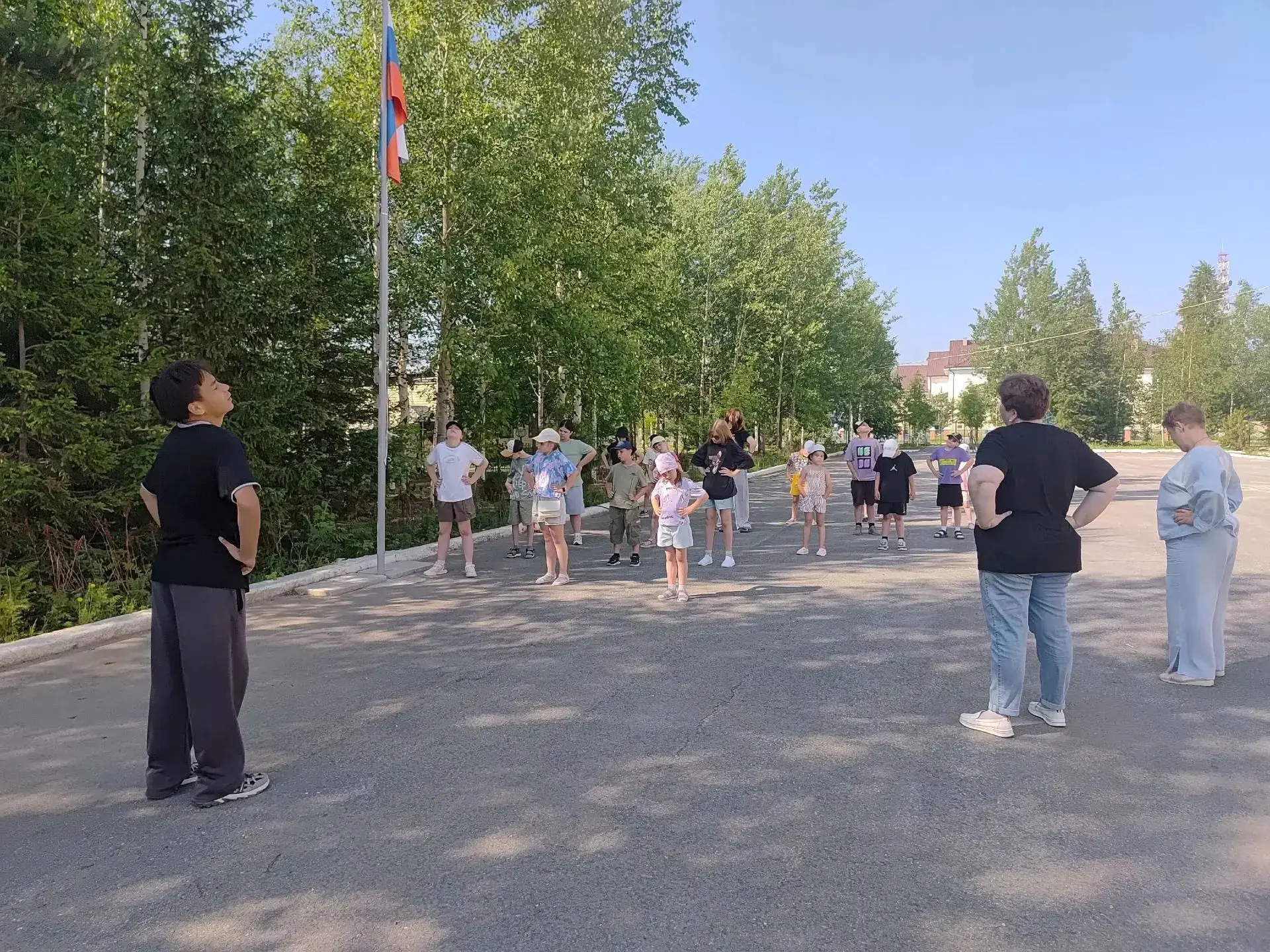 11-й день в пришкольном лагере «Смена Первых»! ☀️

Утро началось с поднятия флага, бодрящей зарядки 