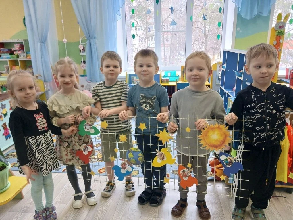 Хотя ребята группы "Мечтатели" еще маленькие, но уже много знают о космосе, о планете Земля,о самой 