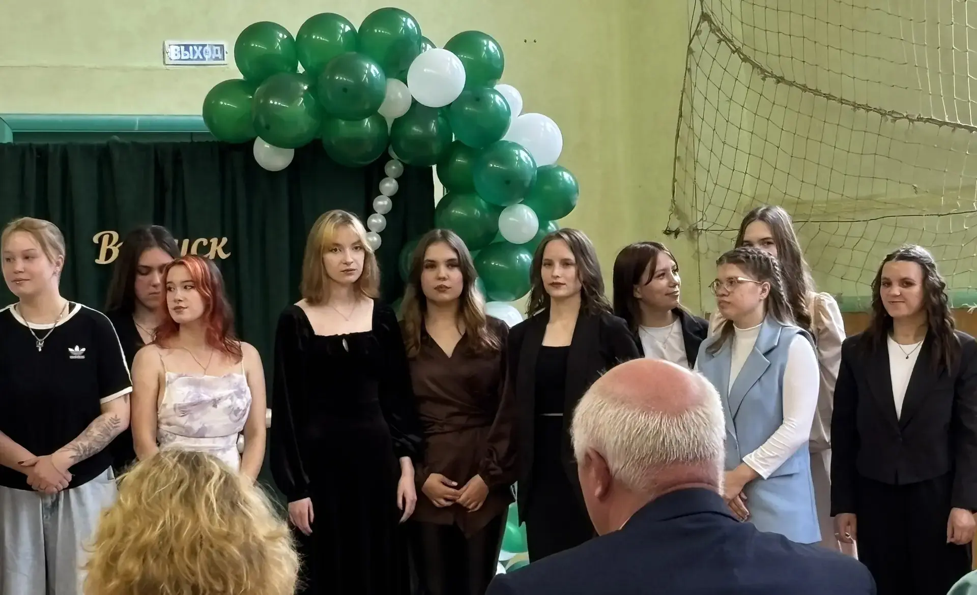 Вчера прошел трогательный выпускной для наших талантливых студентов. 🎉Среди них были ребята, находя