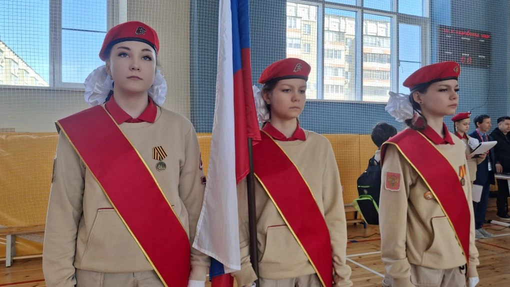 На базе нашей школы завершается  муниципальный этап военно-патриотической игры «Зарница 2.0».   В те