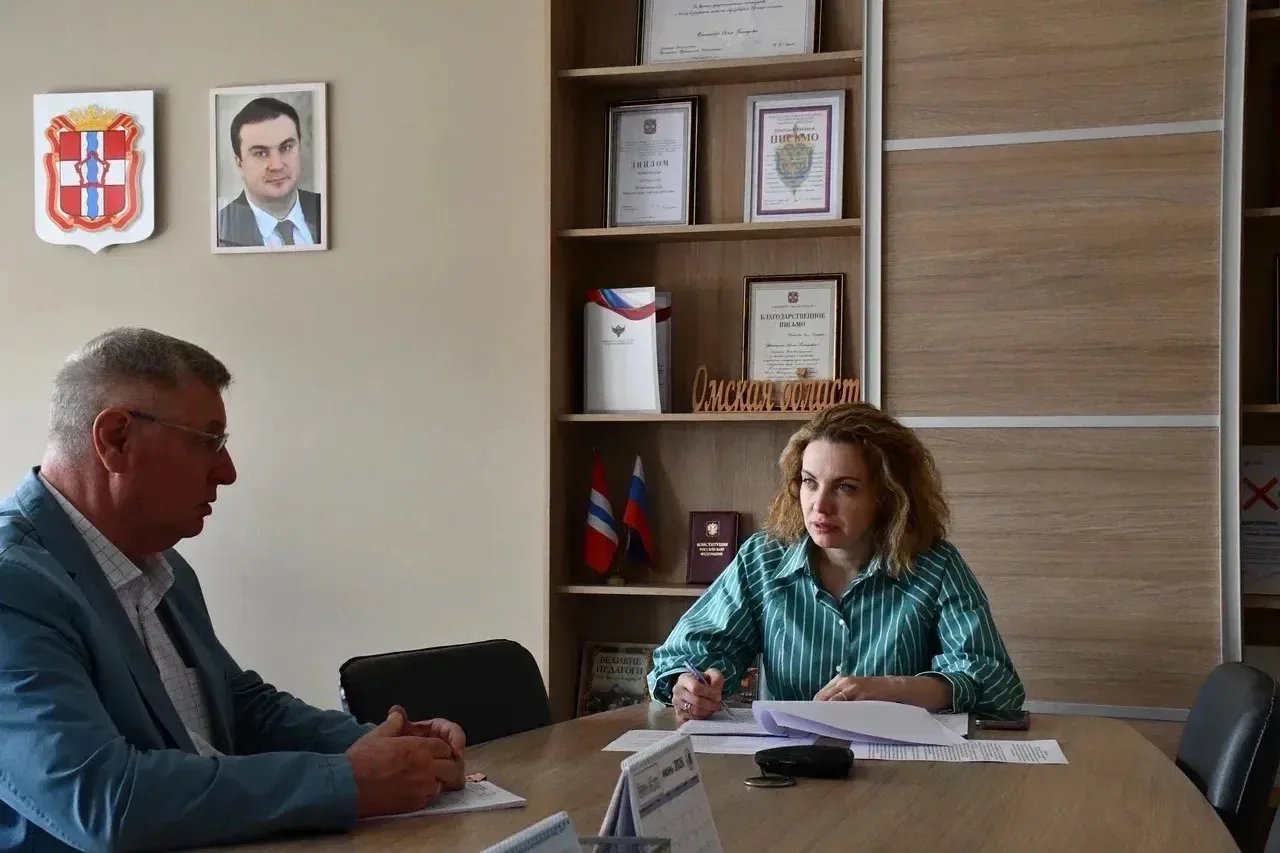 На встрече с главой Тюкалинского района Иваном Ивановичем Куцевичем обсудили ход провед...